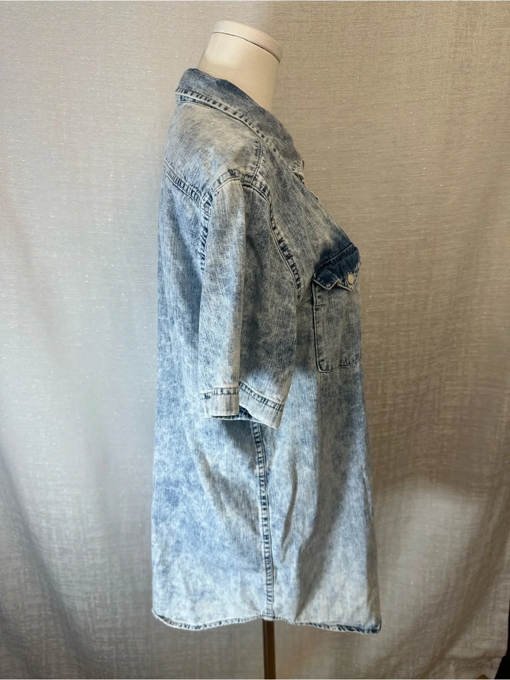 Levi's Men’s Y2K Vintage Light Blue Acid Wash Short-Sleeve Denim Button-Up